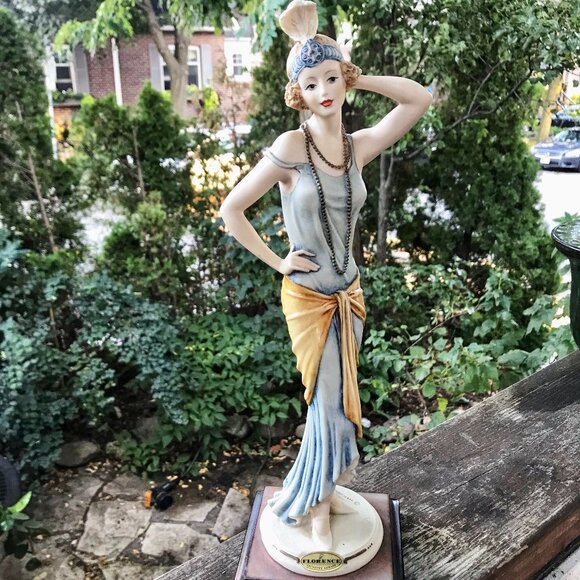 Guiseppe Armani Figurine 0434C My Fair Ladies Regine Capodimonte Porcelain Italy - Picture 1 of 10